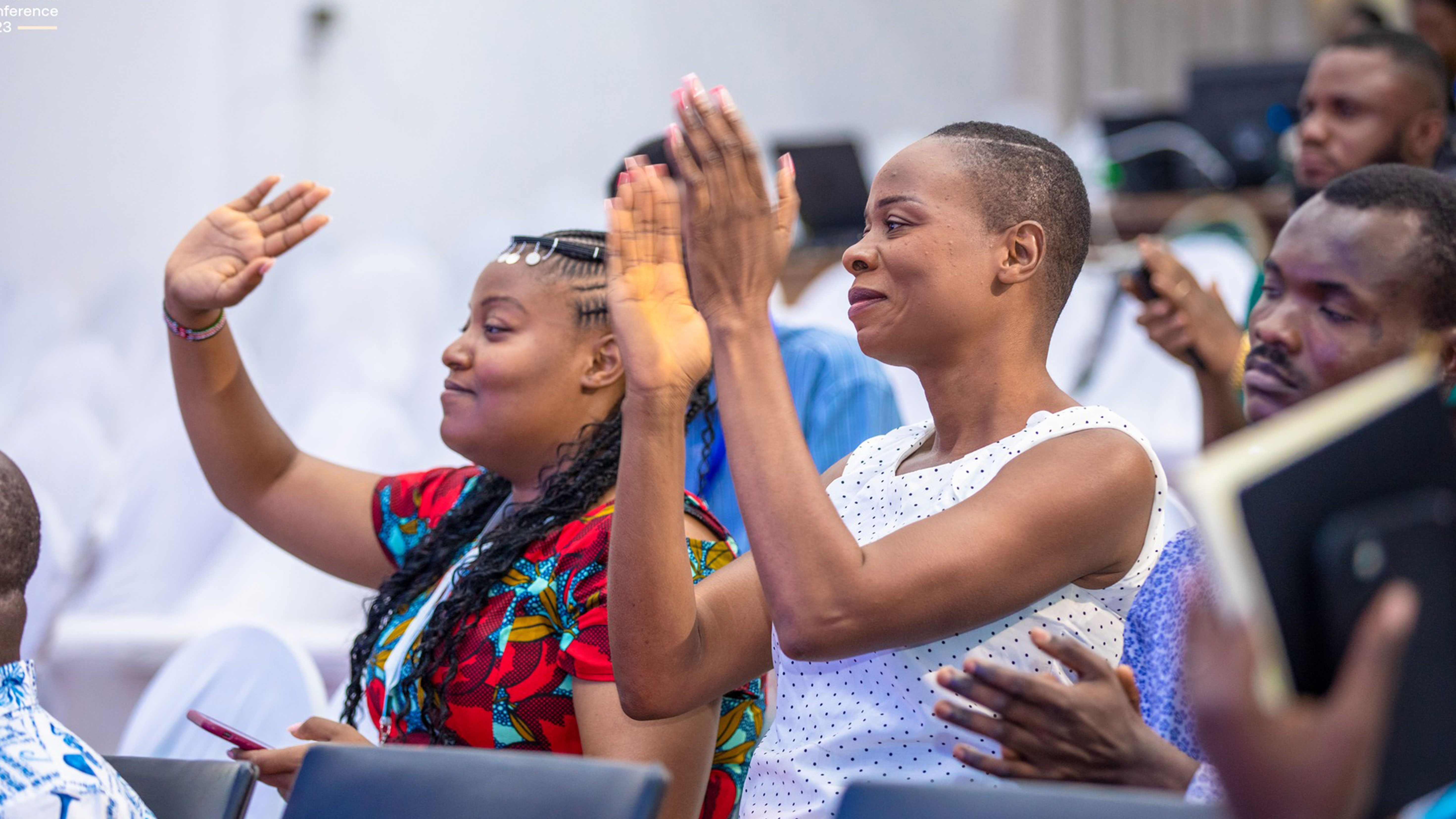 Large gathering of students and mentors at a COME event