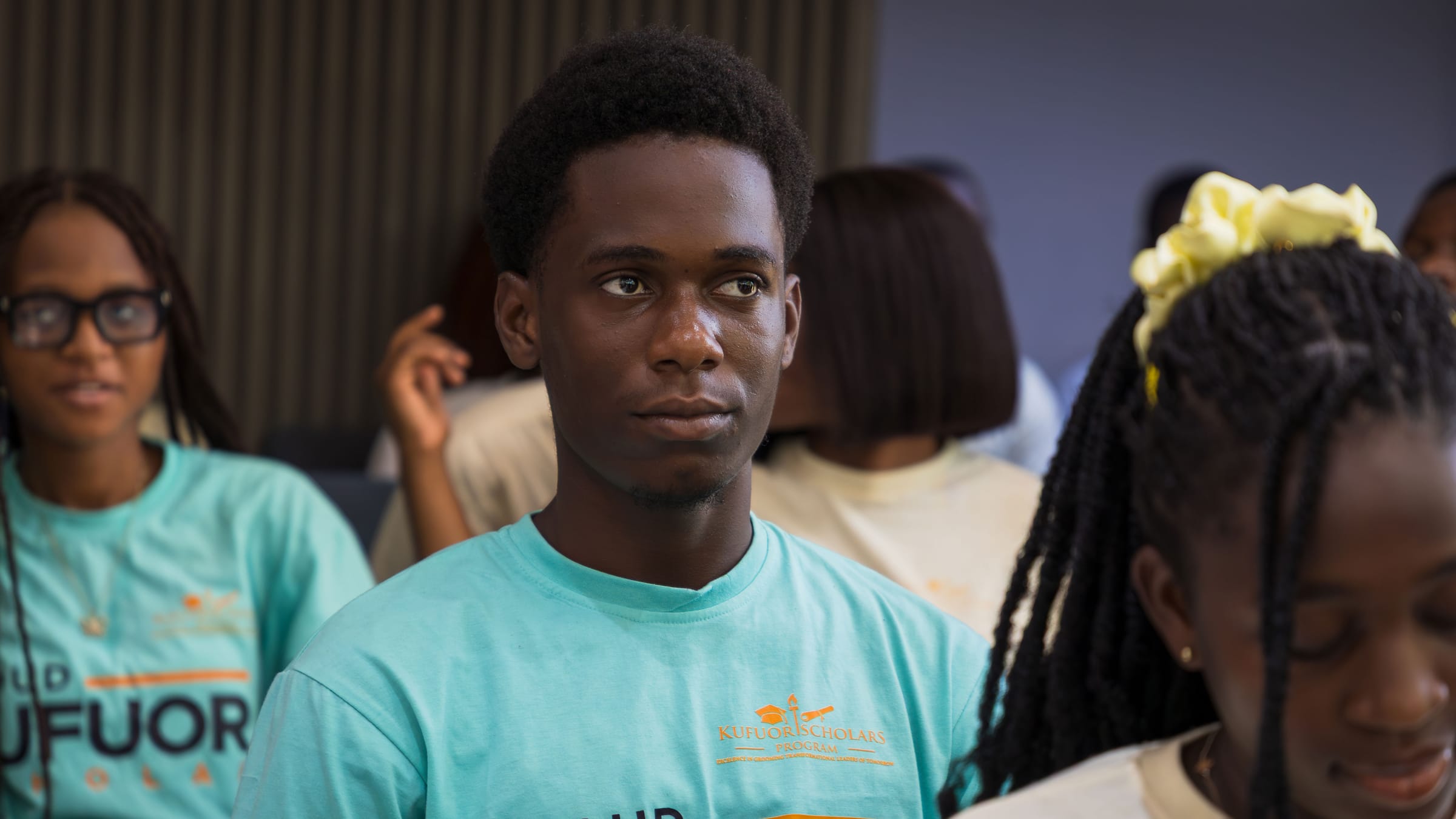 Institutional visit: partners and leaders engaging with COME at the center.